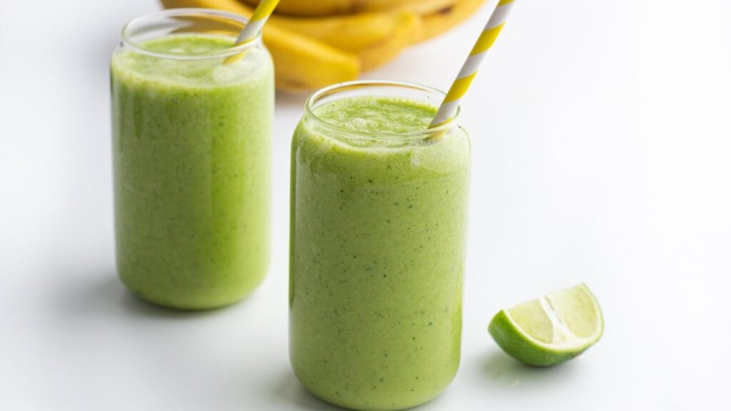 Pinanana parsley kale smoothie